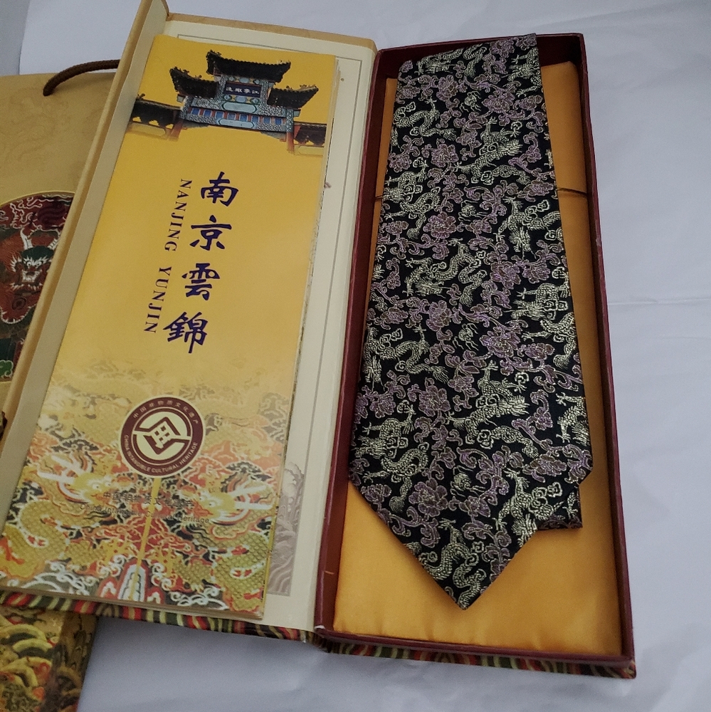 Nanjing Yunjin (Barcode) Tie.